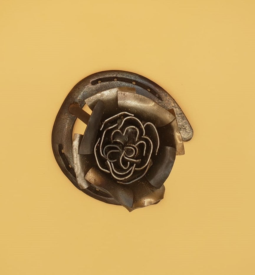 Sculpture rose éclose