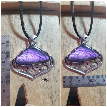 Le Charme de Nanuq labradorite violette